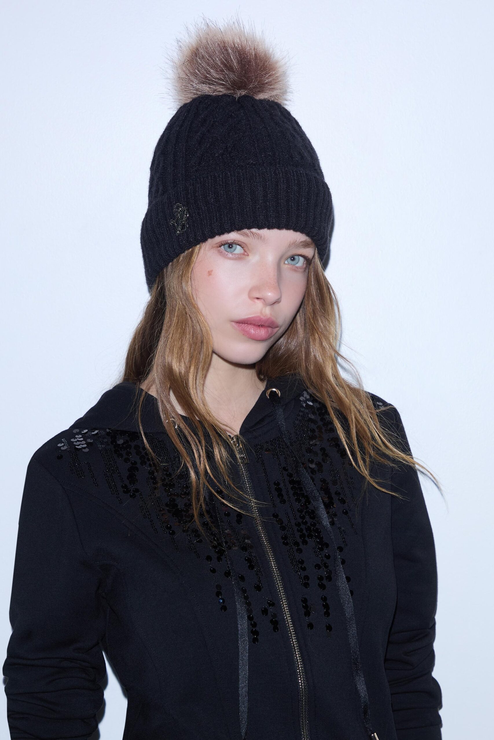 LIU JO BEANIE TRECCE PONPON NERO 22222 - immagine 3