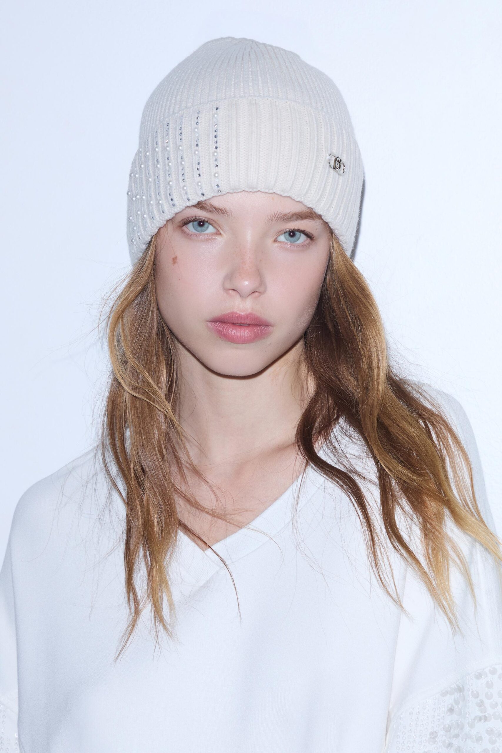 LIU JO BEANIE CON APPLICAZIONI 00192 BURRO - immagine 4