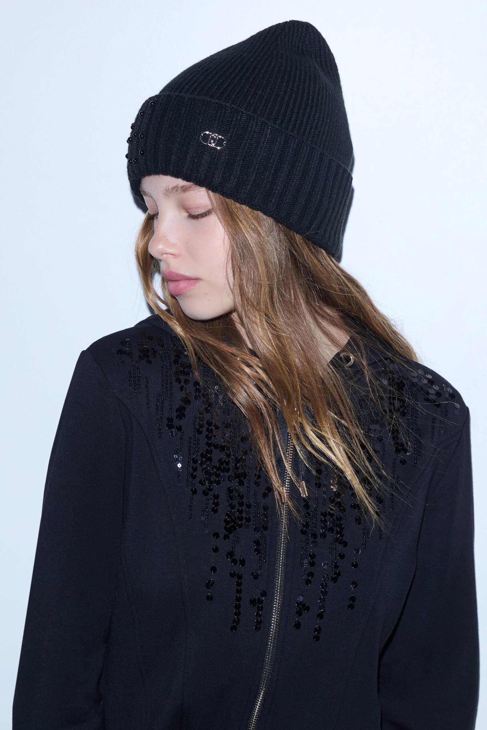 LIU JO BEANIE CON APPLICAZIONI NERO 22222 - immagine 4
